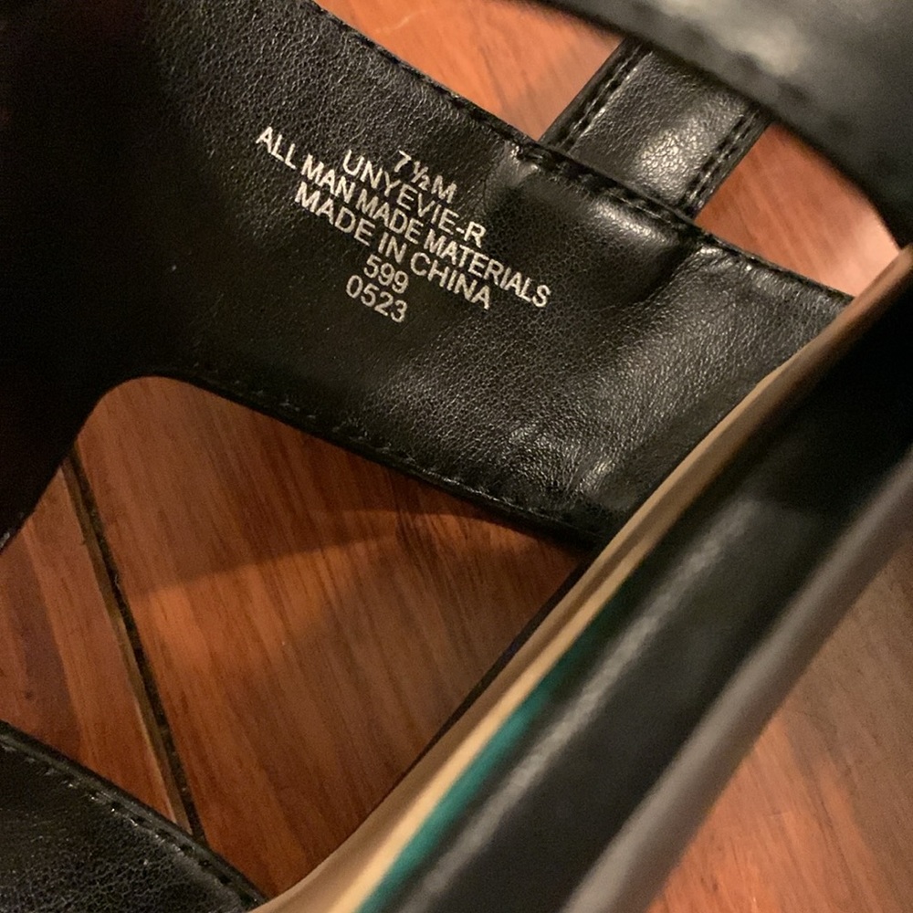 Heels - Picture 6 of 7
